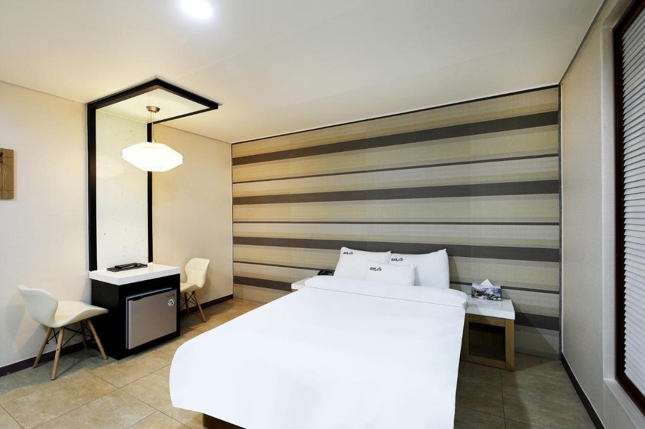 White Tourist Hotel Csondzsu Kültér fotó