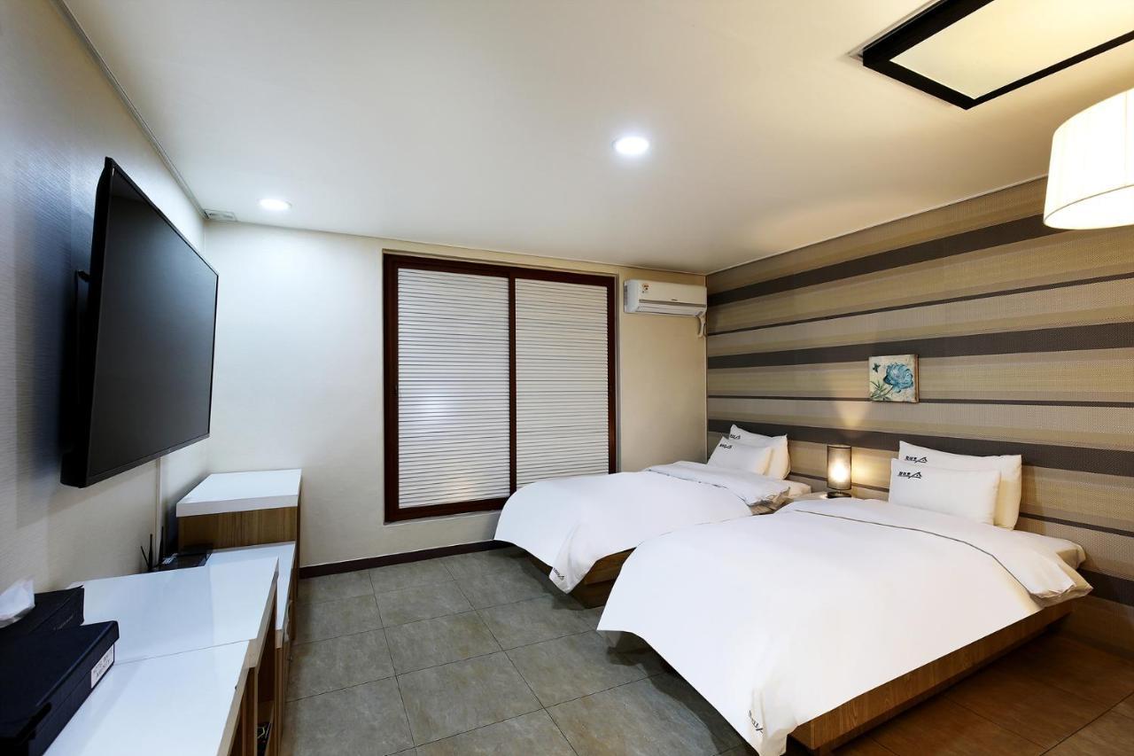 White Tourist Hotel Csondzsu Kültér fotó