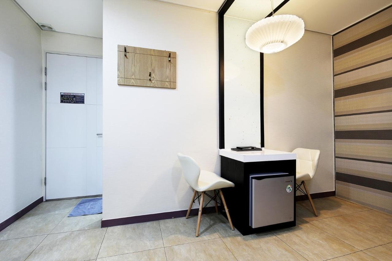 White Tourist Hotel Csondzsu Kültér fotó