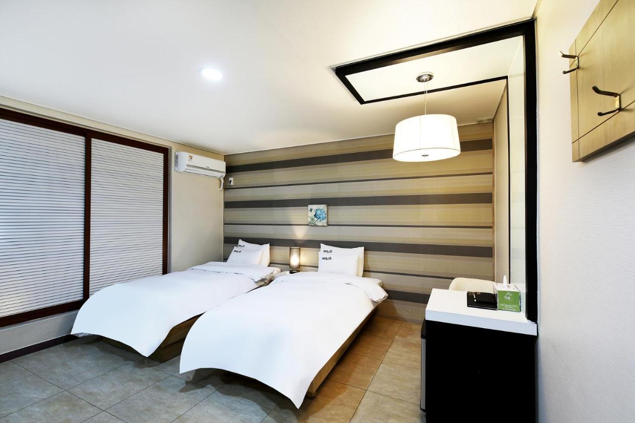 White Tourist Hotel Csondzsu Kültér fotó