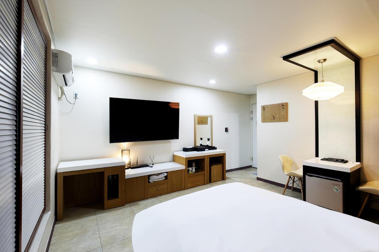 White Tourist Hotel Csondzsu Kültér fotó