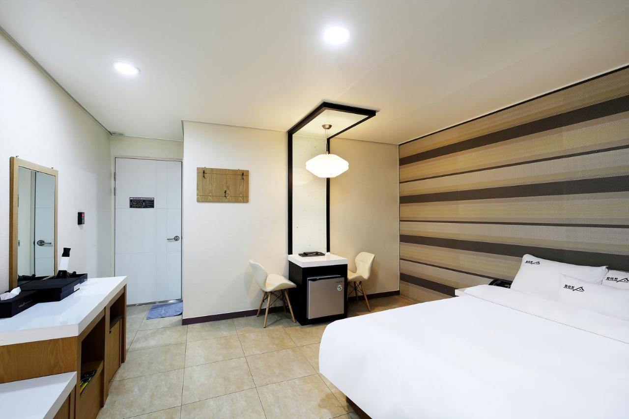 White Tourist Hotel Csondzsu Kültér fotó