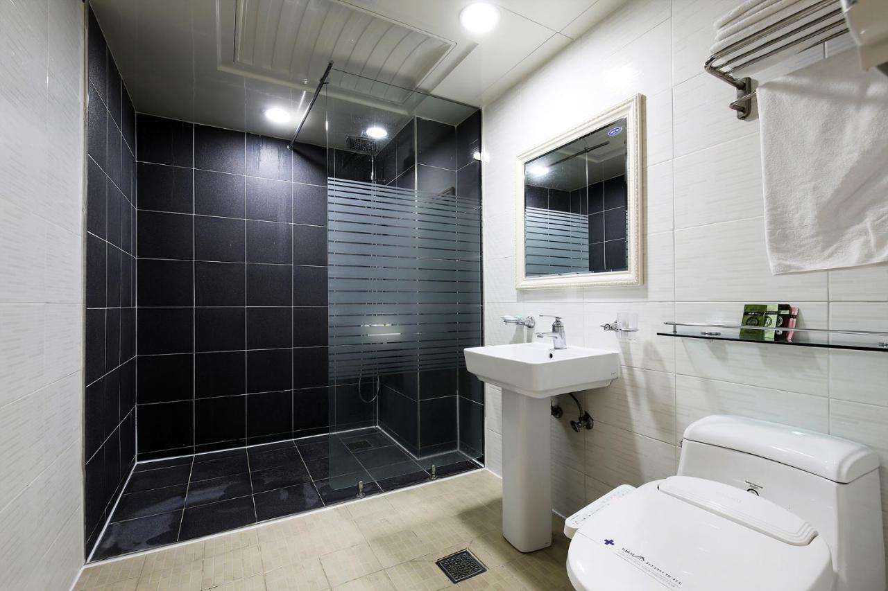White Tourist Hotel Csondzsu Kültér fotó
