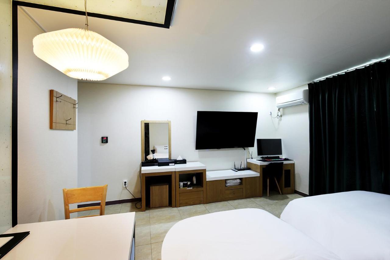 White Tourist Hotel Csondzsu Kültér fotó