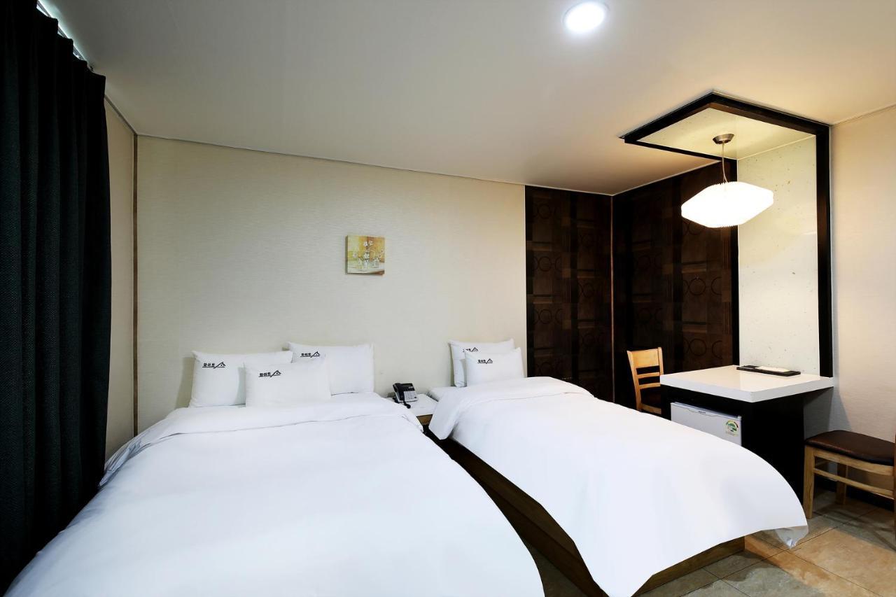White Tourist Hotel Csondzsu Kültér fotó