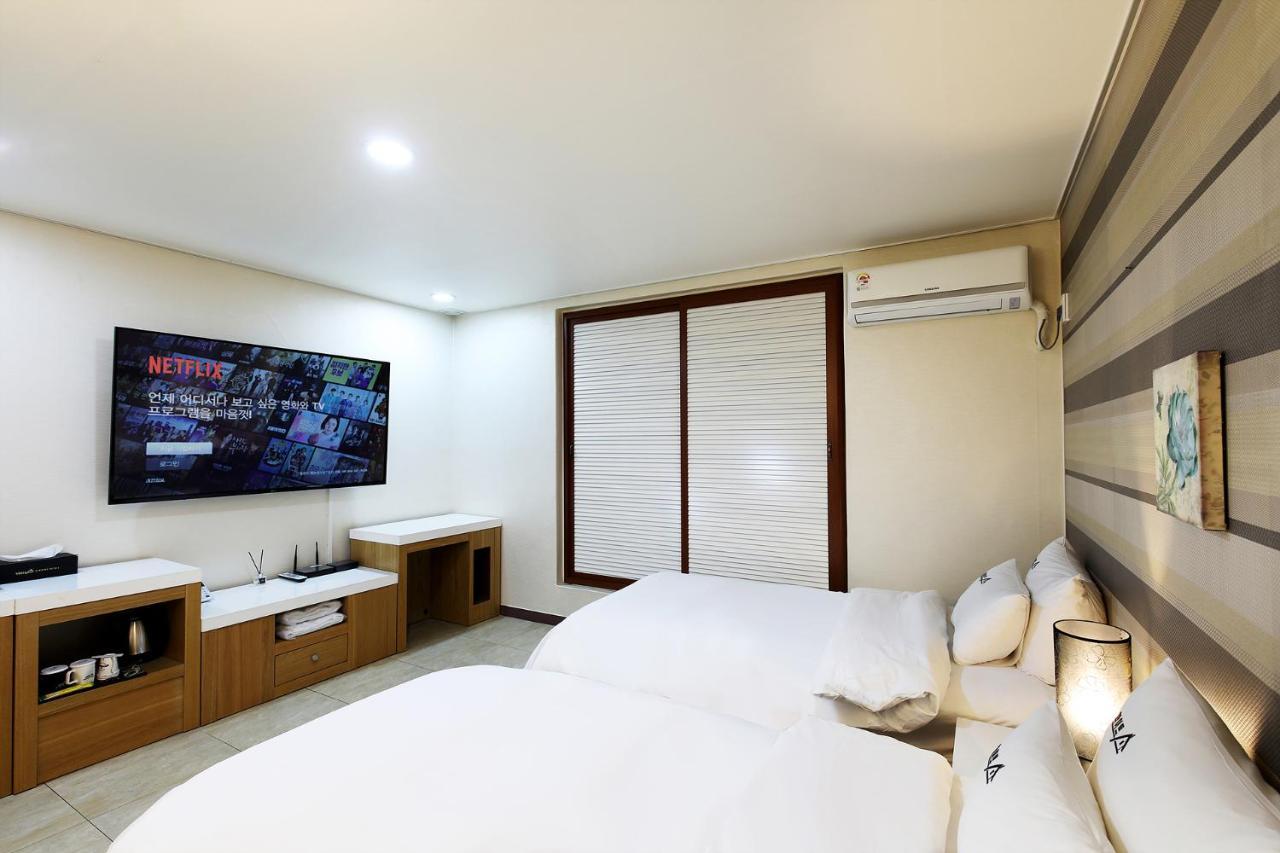 White Tourist Hotel Csondzsu Kültér fotó