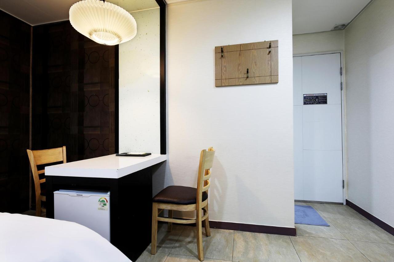 White Tourist Hotel Csondzsu Kültér fotó