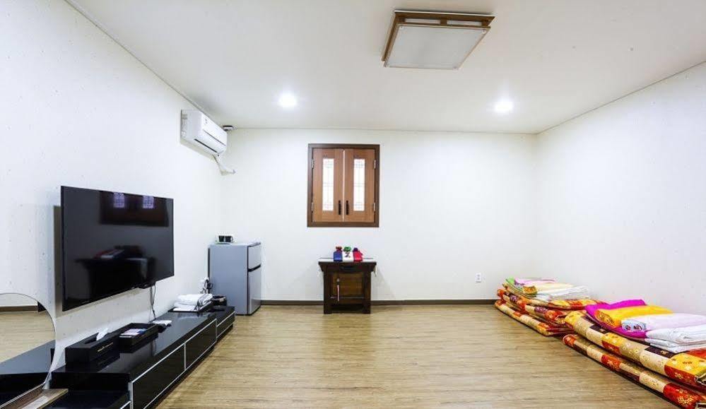 White Tourist Hotel Csondzsu Kültér fotó