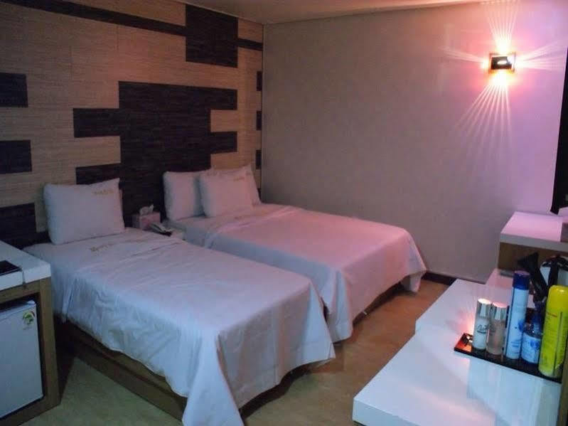 White Tourist Hotel Csondzsu Kültér fotó